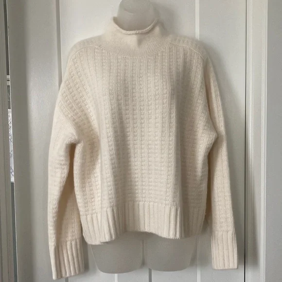 Cozy Cream Turtleneck Cashmere Sweater, size-L - Picture 1 of 8